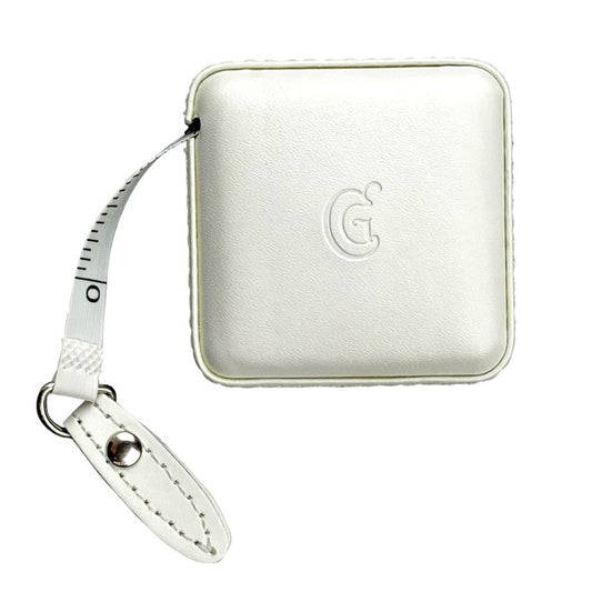Retractable tape measures up to 150 cm (60″). 5x5cm (2″ x 2″). Available in white only.