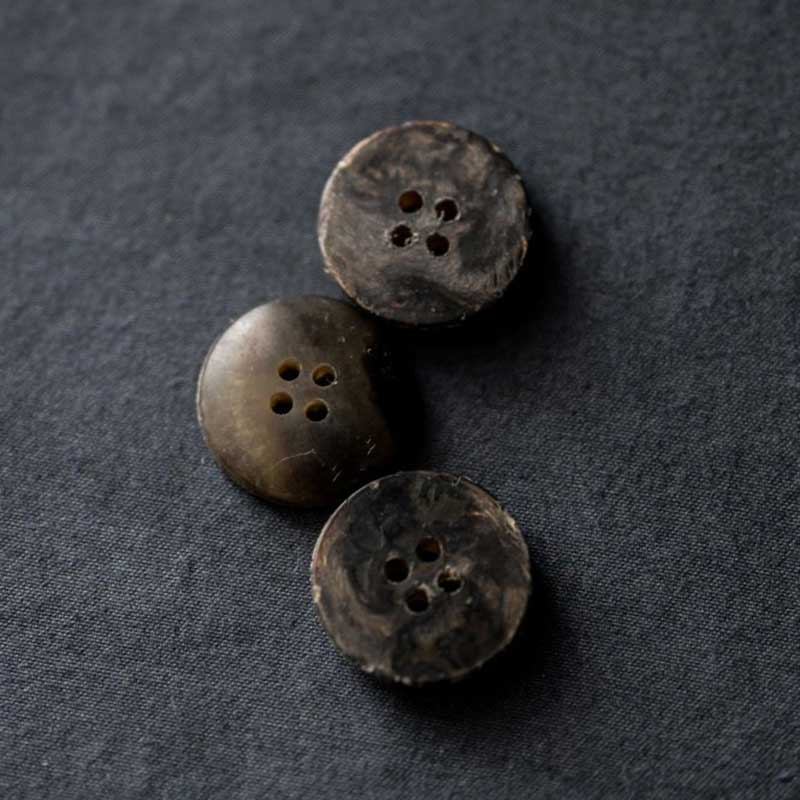 20mm recycled resin button with 4 holes. Warm marbled browns. These buttons are made from 35-45% recycled resin. Sold individually. Made in Italy.