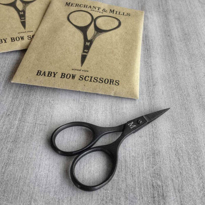 Just perfect at 6.75cm. Scissors hand finished in smooth black with a monogrammed M for Merchant & Mills. Sharp as an arrow and seriously desirable. Buy today at Happy-go-knitty!