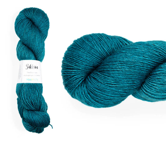 Hand-dyed single spun 15% yak / 20% silk / 65% superwash merino yarn. Colourway: Pacific Ocean. 4ply. The yak fibre is clearly visible, giving it a slightly heathered look. Very soft and drapes beautifully, so suitable for shawls. It can of course also be used for scarves, hats, baby clothes, or other 4ply knitting.